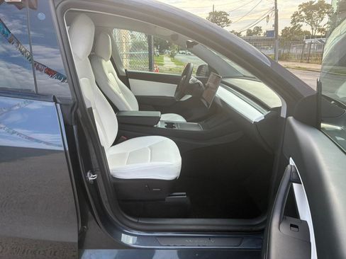 Used 2022 Tesla Model Y Long Range AWD/4WD image 17