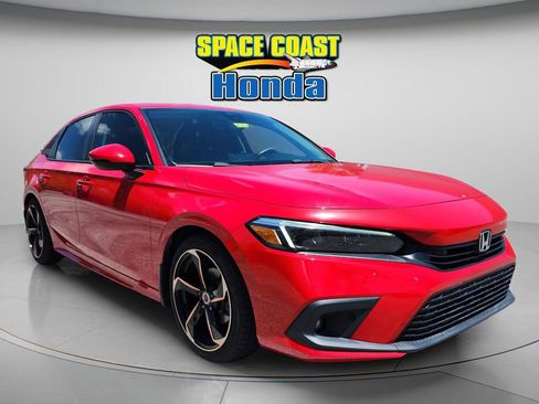 Used 2022 Honda Civic Touring image 3
