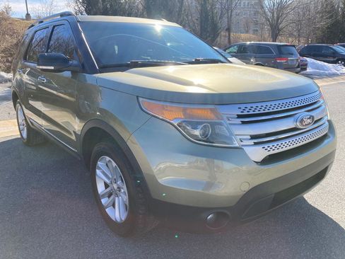 Used 2013 Ford Explorer XLT image 3