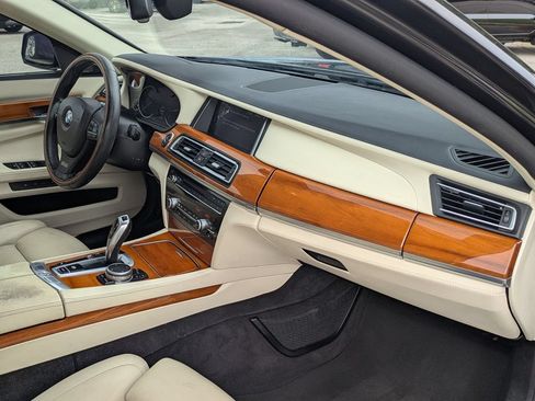 Used 2015 BMW 750Li RWD image 25