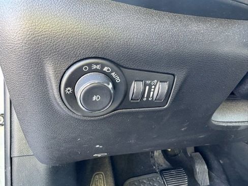 Used 2024 Jeep Compass Trailhawk image 12