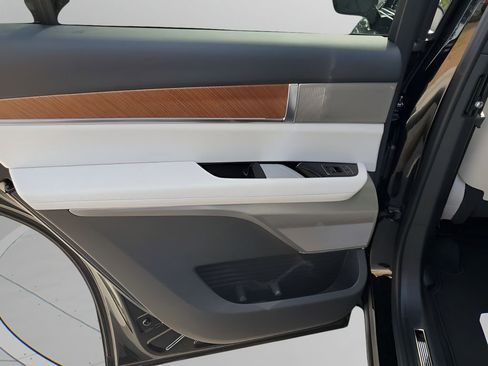 New 2026 Cadillac Vistiq Luxury image 17