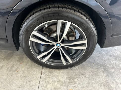 Used 2022 BMW X7 xDrive40i w/ M Sport Package AWD/4WD image 19