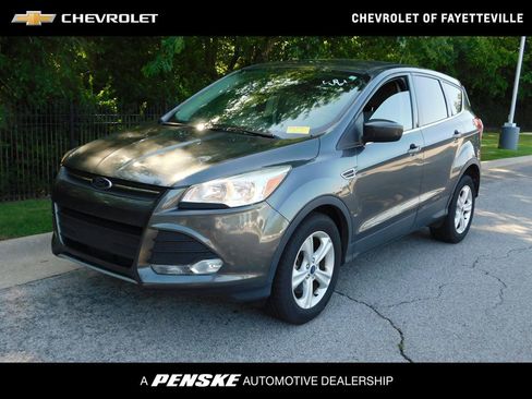 Used 2015 Ford Escape SE FWD image 1