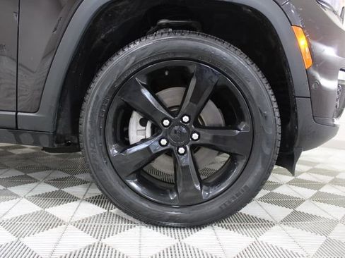 Used 2023 Jeep Grand Cherokee L Limited w/ Luxury Tech Group II AWD/4WD image 46