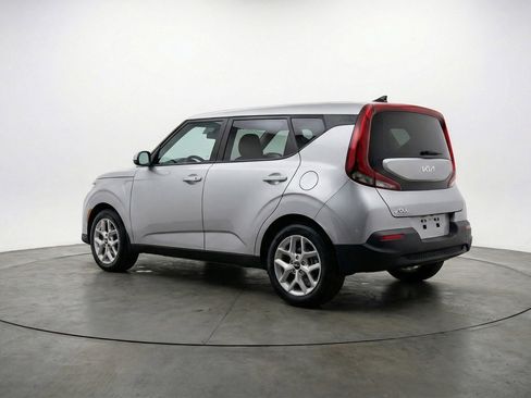 Used 2025 Kia Soul LX w/ LX Technology Package image 5