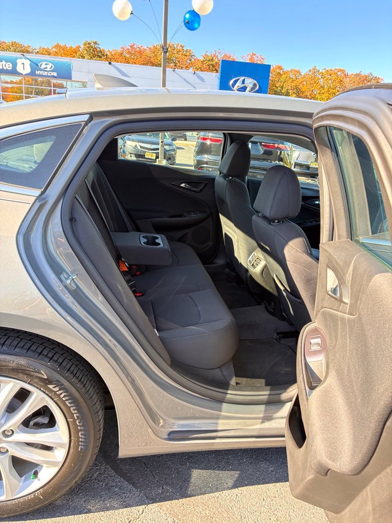 Used 2018 Chevrolet Malibu LT FWD image 22