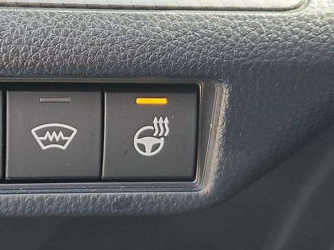 Used 2025 Toyota Prius FWD image 24