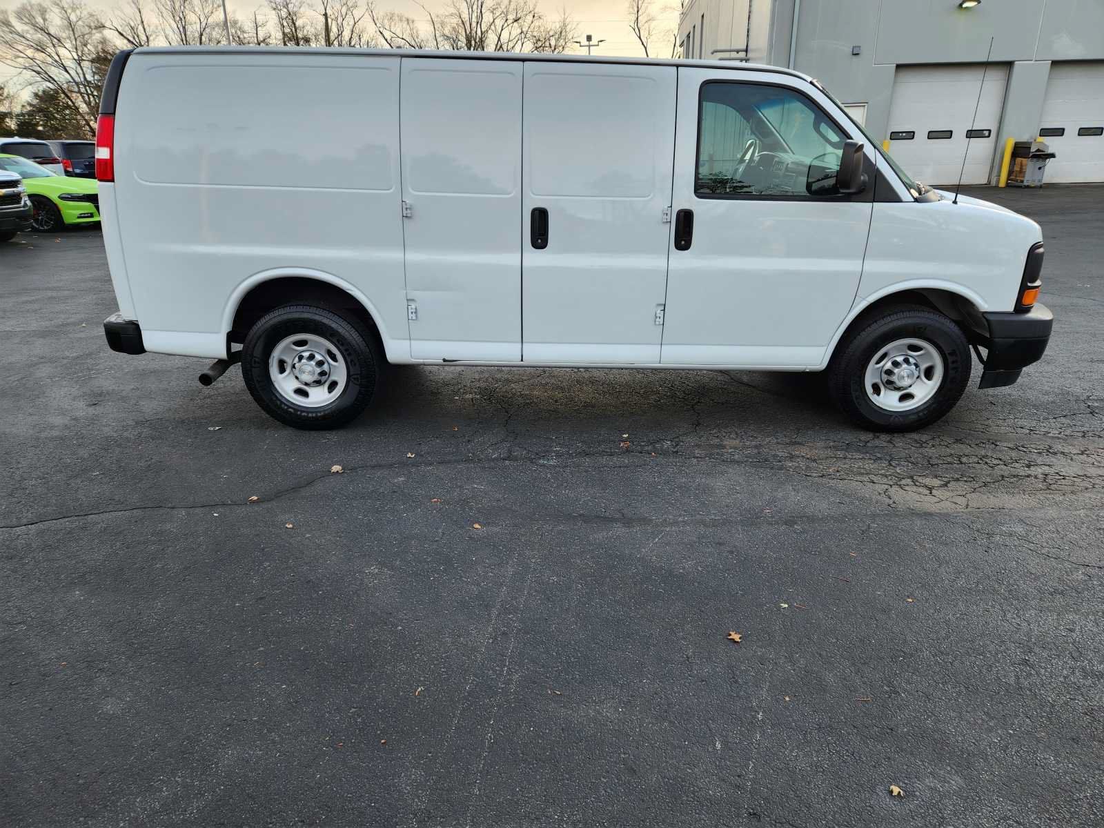 Used 2017 Chevrolet Express 2500 RWD image 2
