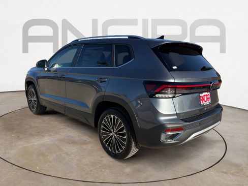 New 2026 Volkswagen Taos SE FWD image 6