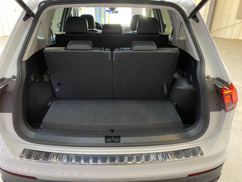 Used 2024 Volkswagen Tiguan SE image 27
