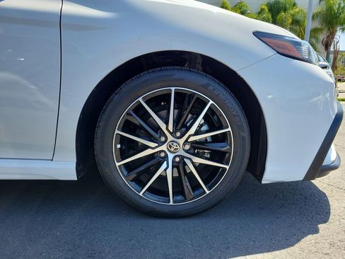Used 2024 Toyota Camry SE image 8