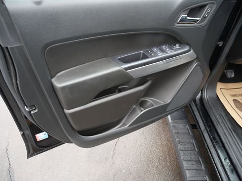 Used 2022 Chevrolet Colorado LT w/ LT Convenience Package image 17