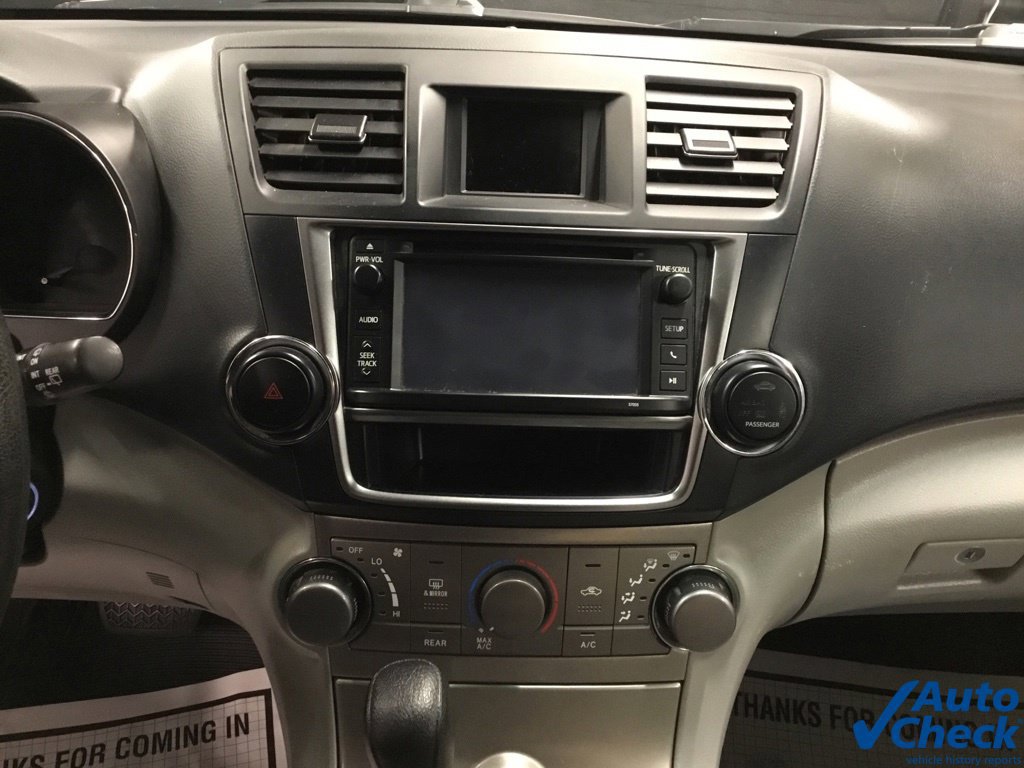 Used 2013 Toyota Highlander Plus AWD/4WD image 46