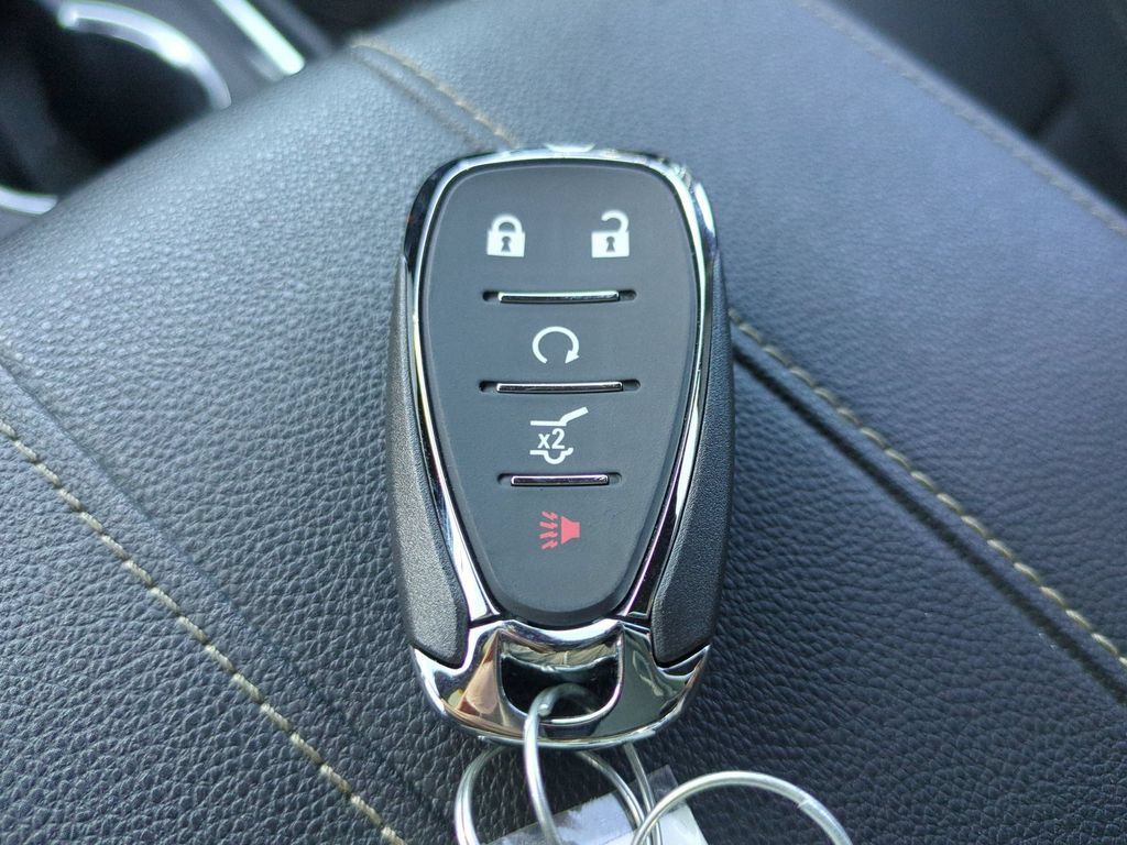 Used 2023 Chevrolet Traverse LT FWD image 36