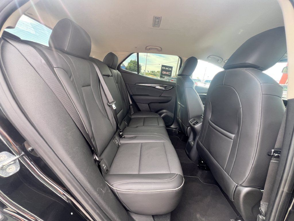 Used 2023 Buick Envision Essence AWD/4WD image 32
