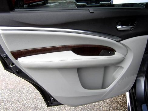 Used 2017 Acura MDX w/ Technology & Entertainment image 64