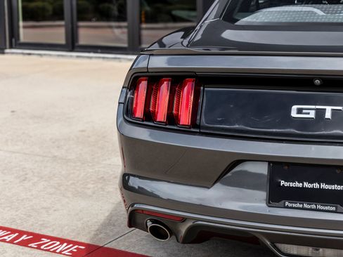 Used 2016 Ford Mustang GT RWD image 11