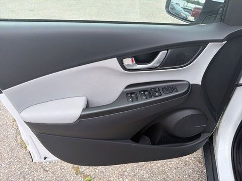 Used 2022 Hyundai Kona Limited AWD/4WD image 11