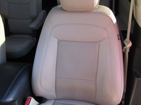 Used 2024 Ford Explorer Limited w/ Limited Technology Package image 16