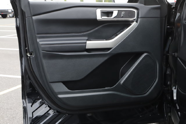 Used 2023 Ford Explorer XLT AWD/4WD image 15