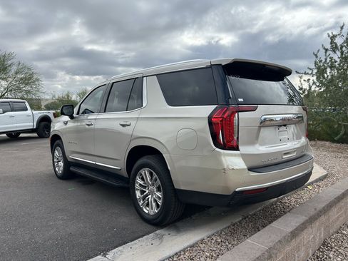 Used 2022 GMC Yukon SLT w/ SLT Premium Package image 5