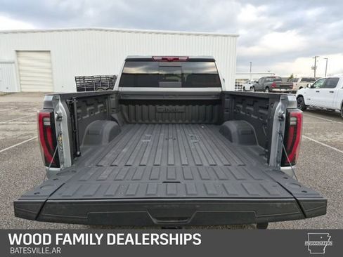 Used 2025 GMC Sierra 2500 AT4X image 11