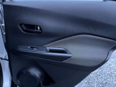 Used 2018 Nissan Kicks S image 37