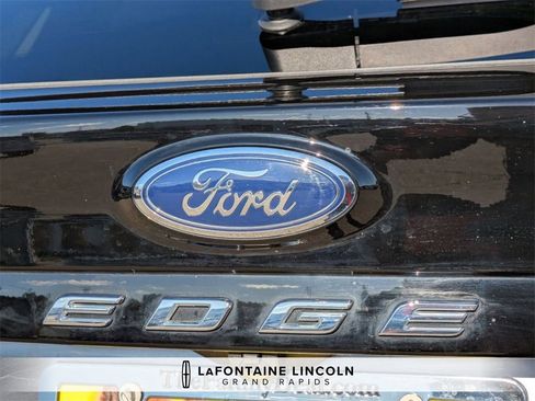 Used 2022 Ford Edge Titanium w/ Equipment Group 301A image 9