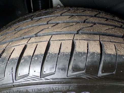 Used 2021 Tesla Model Y Long Range image 37