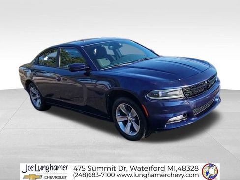 Used 2015 Dodge Charger SXT image 2