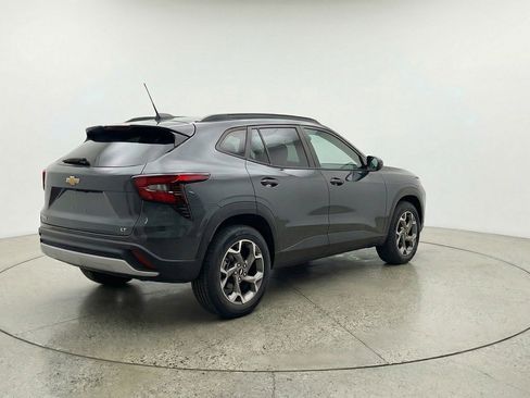 Used 2025 Chevrolet Trax LT FWD image 9
