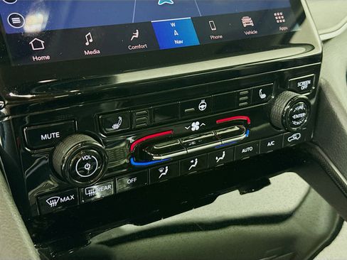 Used 2024 Jeep Grand Cherokee Limited 4xe image 19