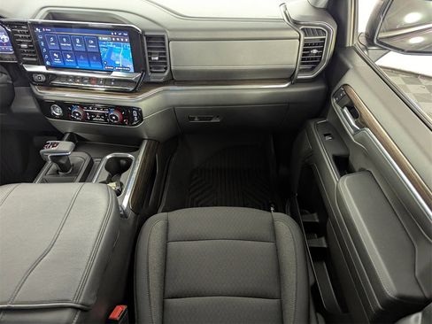 Used 2024 Chevrolet Silverado 1500 LT Trail Boss w/ Protection Package image 16