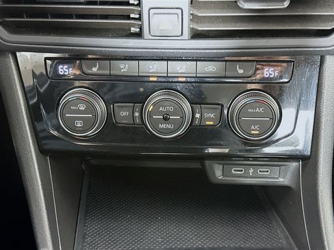 Used 2024 Volkswagen Jetta SE image 23