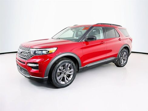 Used 2024 Ford Explorer XLT w/ Equipment Group 202A AWD/4WD image 3