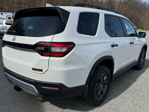 Used 2025 Honda Pilot TrailSport image 7