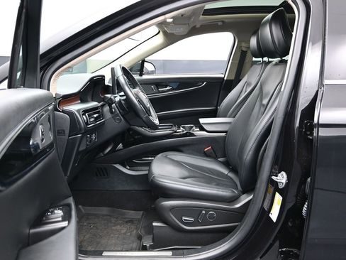 Used 2023 Lincoln Nautilus Reserve w/ Equipment Group 201A image 17