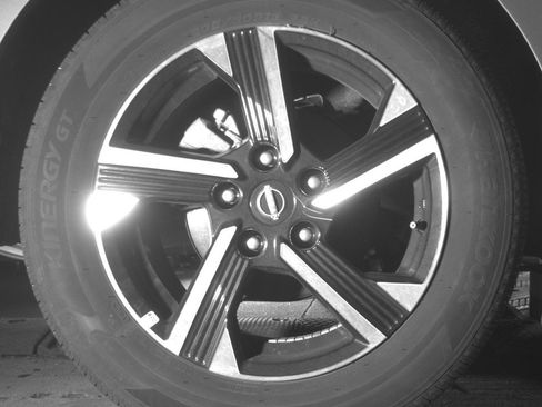 Used 2025 Nissan Sentra SV FWD image 15