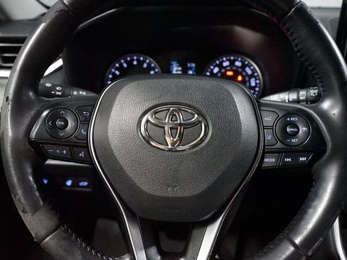 Used 2021 Toyota RAV4 XLE Premium FWD image 12