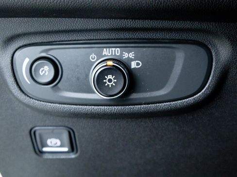 Used 2022 GMC Terrain SLE w/ Driver Convenience Package FWD image 22