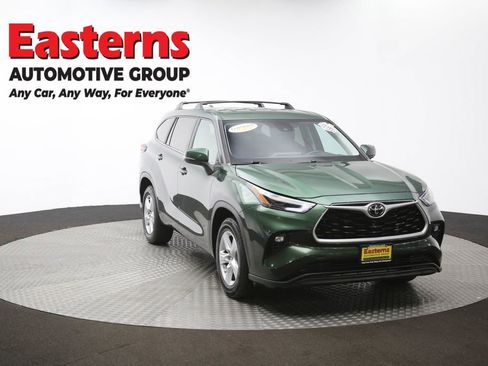 Used 2023 Toyota Highlander LE image 53