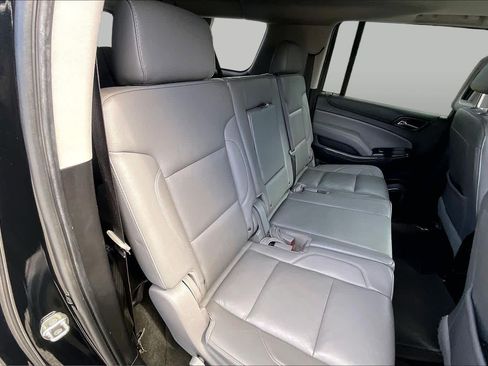 Used 2018 Chevrolet Suburban LT RWD image 20