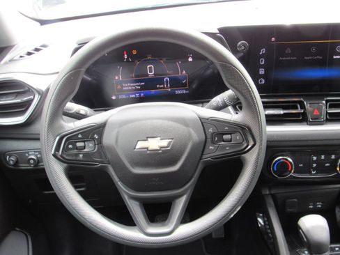 Used 2025 Chevrolet TrailBlazer LT AWD/4WD image 16