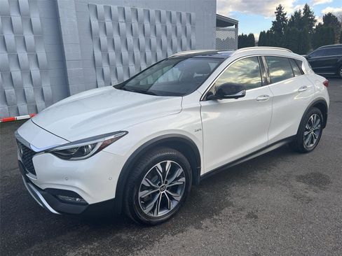 Used 2018 INFINITI QX30 Premium w/ Cargo Package image 1