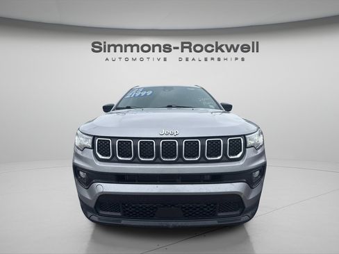 Used 2023 Jeep Compass Latitude AWD/4WD image 6