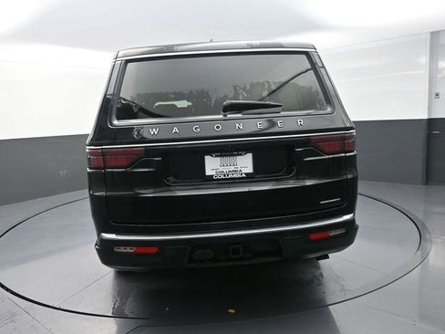 Used 2024 Jeep Wagoneer L Series II w/ Flexible Seating Group AWD/4WD image 8