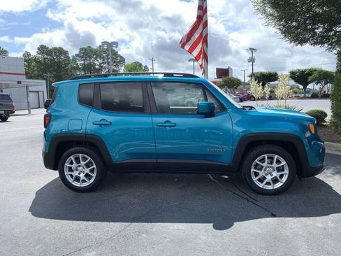 Used 2019 Jeep Renegade Latitude FWD image 9