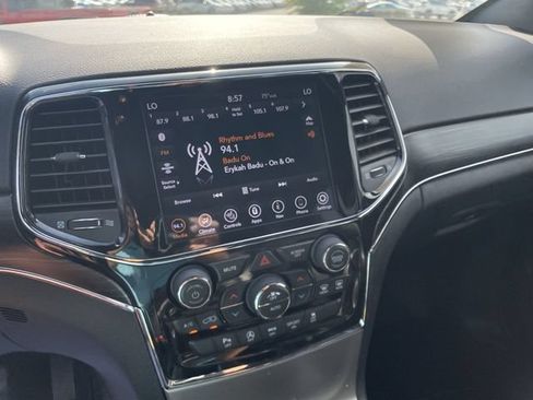 Used 2021 Jeep Grand Cherokee Limited w/ Sun & Sound Group AWD/4WD image 19