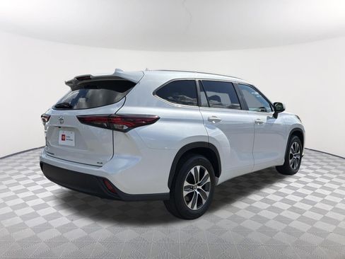 Certified 2025 Toyota Highlander XLE FWD image 18